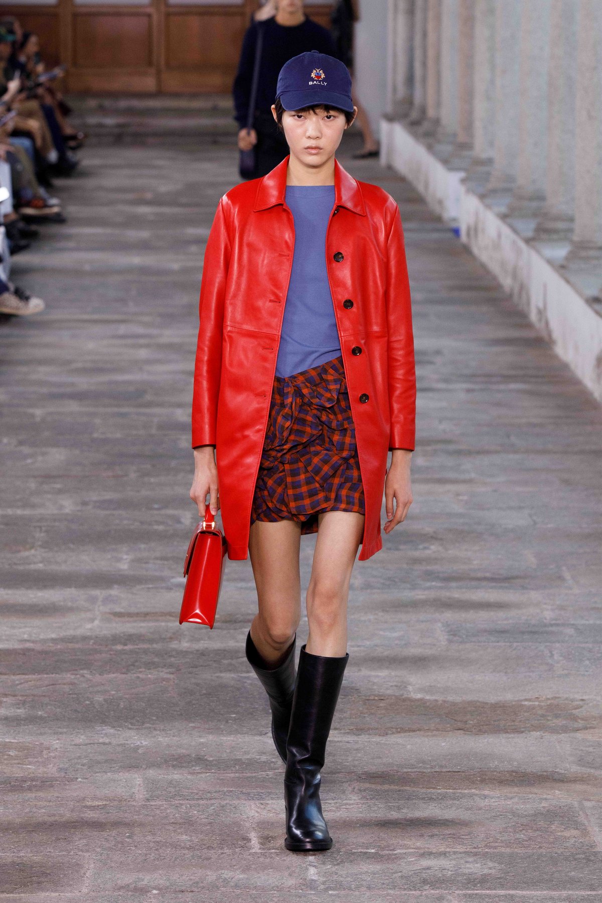 MIDI coat in read leather and printed mini skirt.